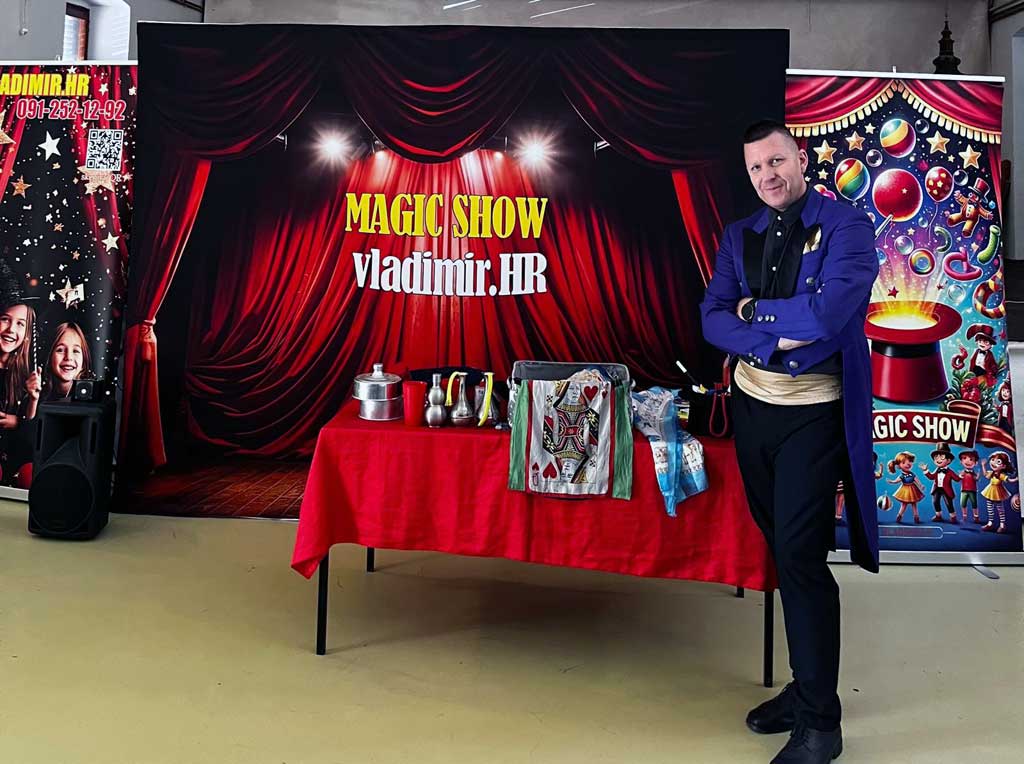 Mađioničar Vladimir Extended Magic Show na javnoj predstavi